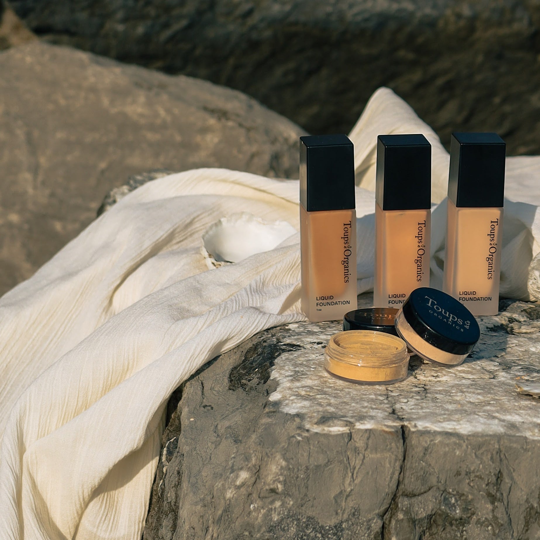 liquid-foundation-and-powder-foundation-with-beach-background