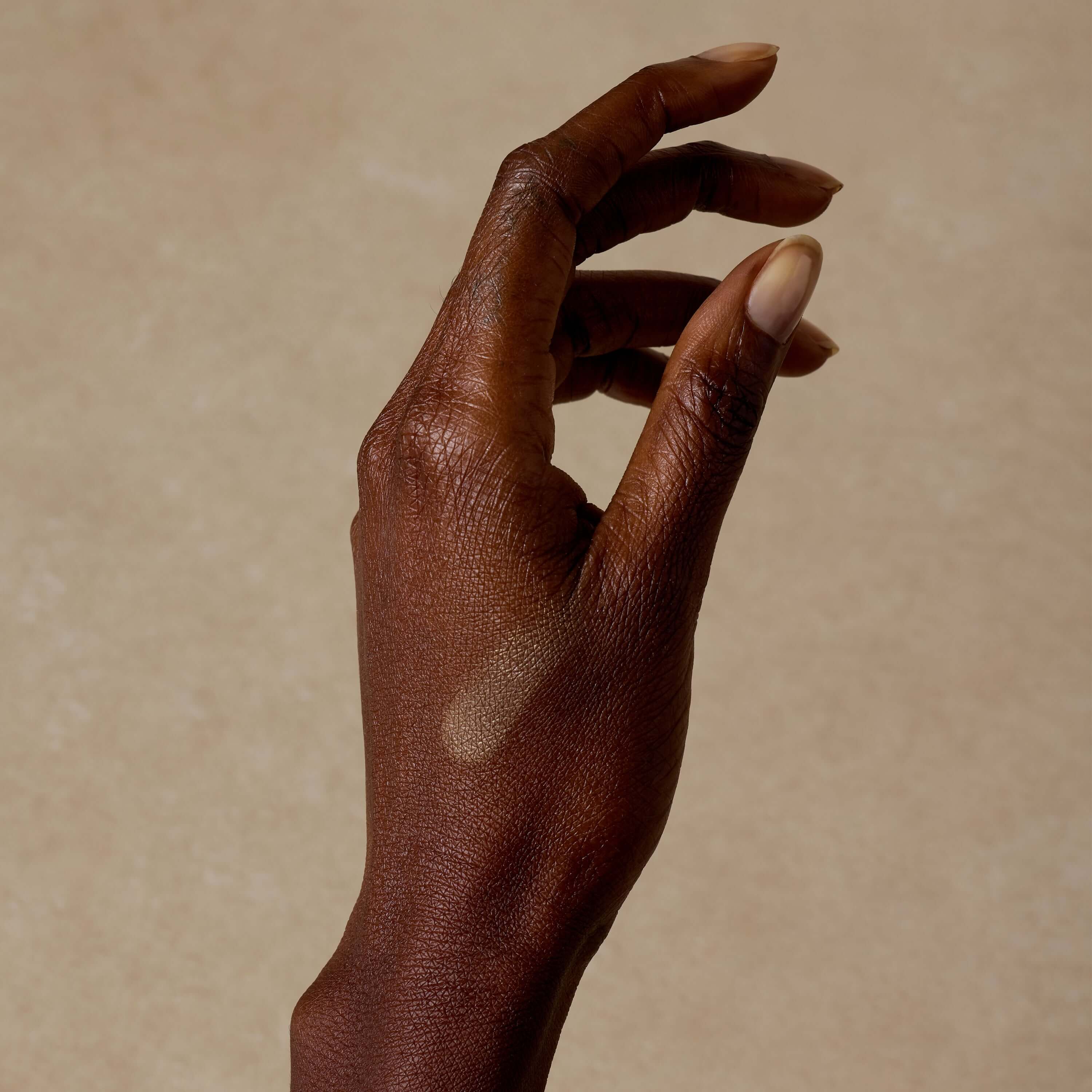 woman-shows-swatch-of-nontoxic-makeup-bronzer-on-her-hand